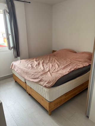 Cama de matrimonio IKEA con colchón HYLLSTAD