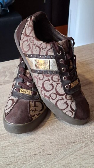 Zapatillas Guess de vestir