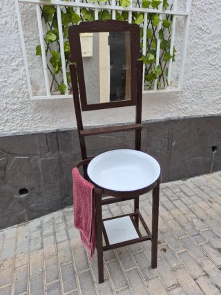 Lavabo Antiguo con Espejo