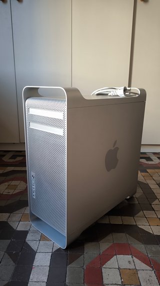 Apple Mac Pro Quad Core 2x2.4