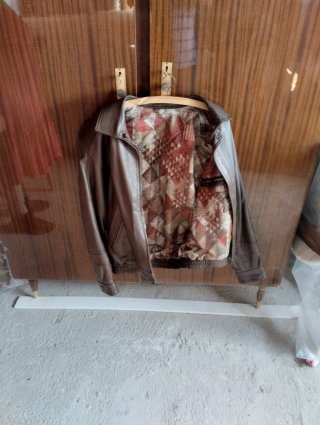 Cazadora de cuero marrón