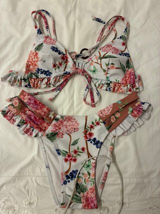 Bikini Estampado Floral Talla S Nunca usado.