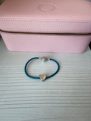 Pulsera de cuero Pandora con charm