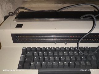 Máquina de escribir eléctrica IBM 196c