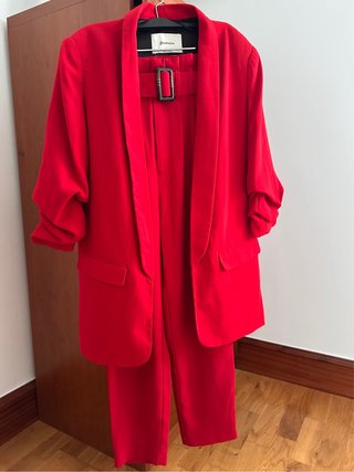 Traje pantalón rojo