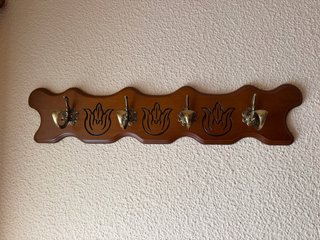 Perchero de pared de madera