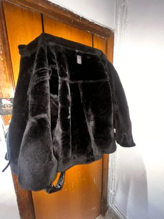 Chaqueta Negra de Pelo