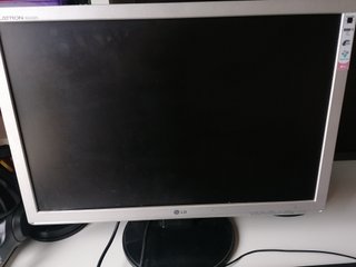 Ordenador de sobremesa + monitor LG 22" + teclado