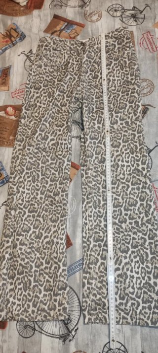 Vaqueros 34 Stradivarius Estampado Animal