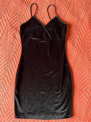 Vestido de terciopelo negro. Se hace envío