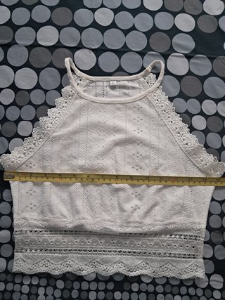 Top Corto de Encaje. Talla XS