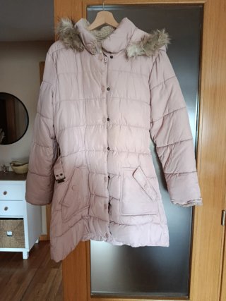 Abrigo acolchado rosa para niña