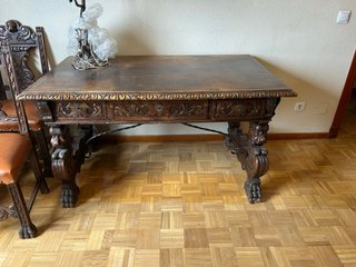 Conjunto de mesa y 5 sillas