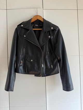 Chaqueta Biker Zara Efecto Piel Negra