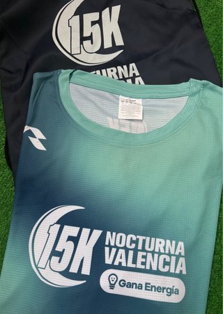 CAMISETA Y MOCHILA 15k NOCTURNA NUEVA