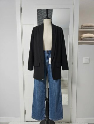 Conjunto Blazer Negra y Vaqueros
