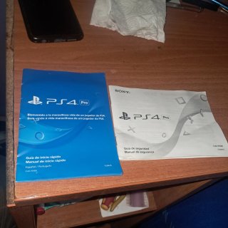 Manuales PS4 Pro (Guía de inicio y seguridad)