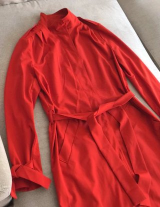 Gabardina Roja Larga Lazo