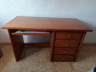 Mesa de escritorio de madera