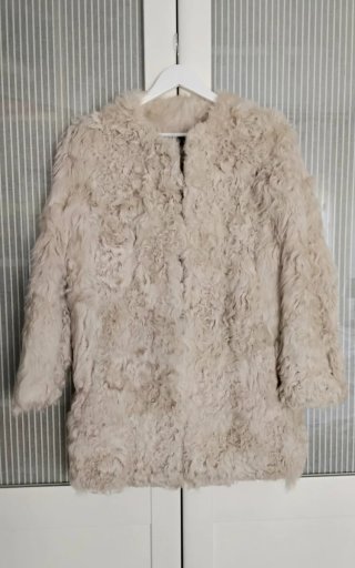 Abrigo de piel beige