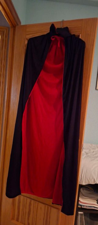 Capa de Disfraz Halloween Negra y Roja