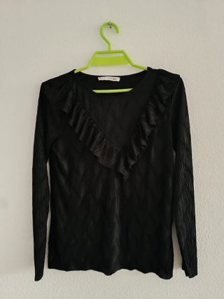 Blusa Negra Zara con Volantes Talla M
