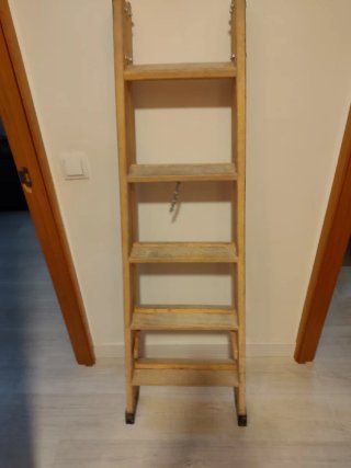 Escalera de pintor de madera