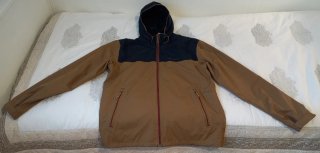 Chaqueta impermeable paraviento con capucha