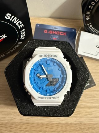 Reloj Casio G-SHOCK Blanco y Azul