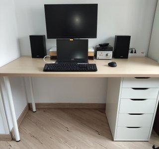 Escritorio de Gran Tamaño con Cajonera