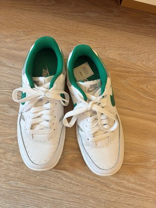 Zapatillas Nike Blancas y Verdes