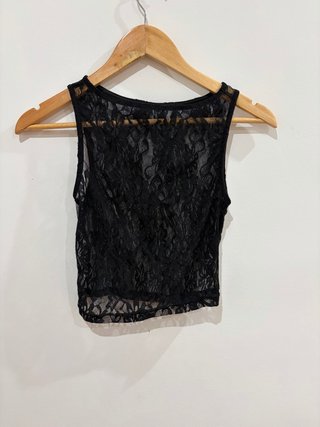 Top lencero negro de encaje