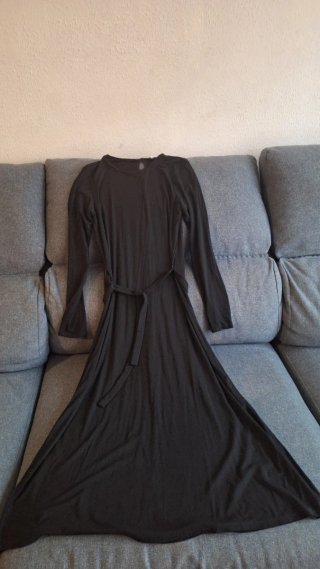 Vestido negro de manga larga