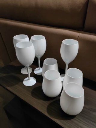 Set di 8 bicchieri bianchi