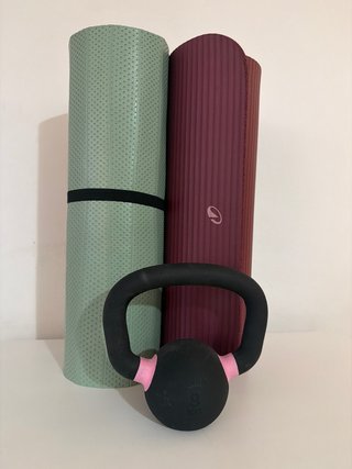 Pack Fitness: Kettlebell 8kg y 2 Esterillas