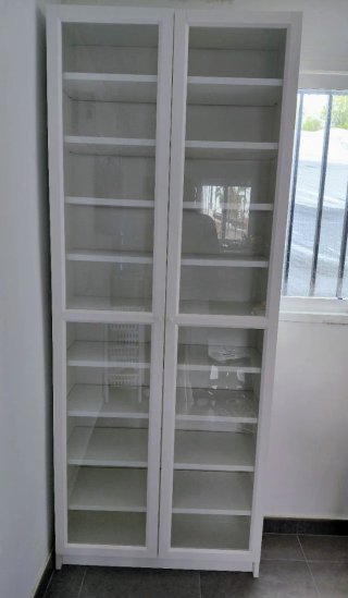 Vitrina Blanca con Puertas de Cristal
