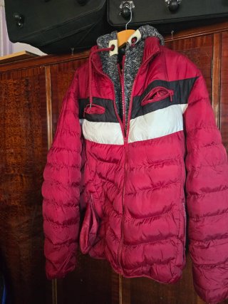 Abrigo Acolchado Talla XL  abrigada15euro cada una