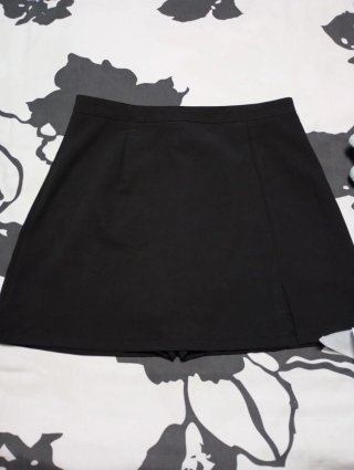 Falda negra corta