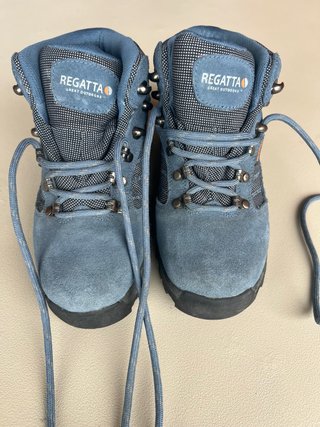 Botas de montaña de ante Regatta.