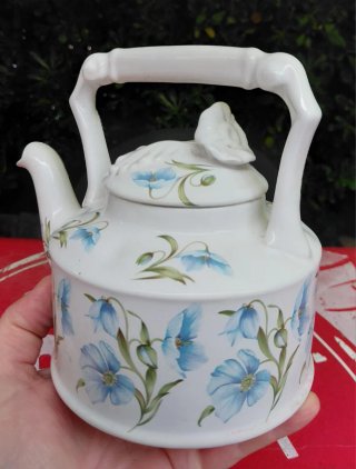 Teiera inglese vintage in ceramica