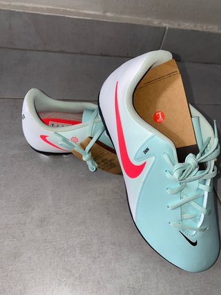 Botas de fútbol Nike, talla 38