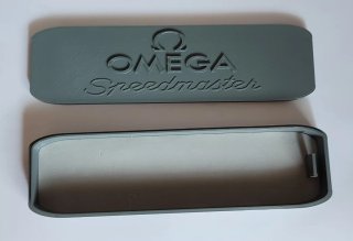 Caja Rígida para reloj , Gris con logo en la tapa.