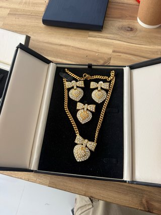 Set de Joyas con Lazos y Corazones