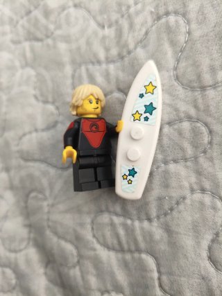 Minifigura LEGO Surfista Serie 17