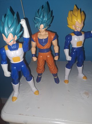 Lote 3 Figuras Dragon Ball: Goku y Vegeta