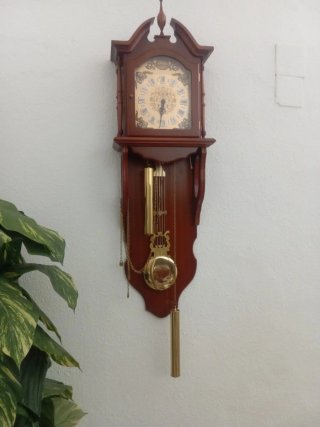 Reloj de Pared de Madera con Péndulo