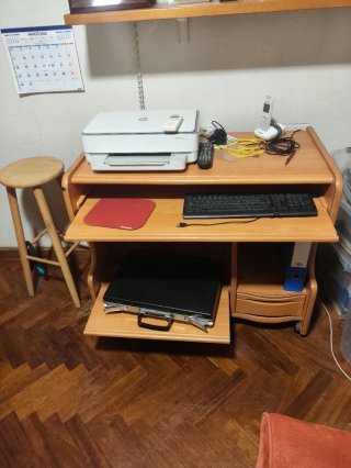 Escritorio de madera para ordenador