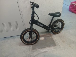 Bicicleta de equilibrio iWatCycle negra
