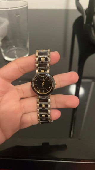 Reloj con correa bicolor oro y negro