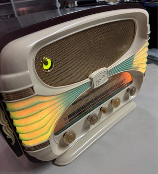 Radio antigua de válvulas Oceanic